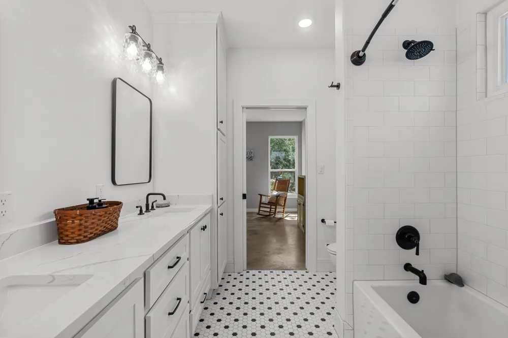 631 Lakeside Drive Wimberley, TX 78676