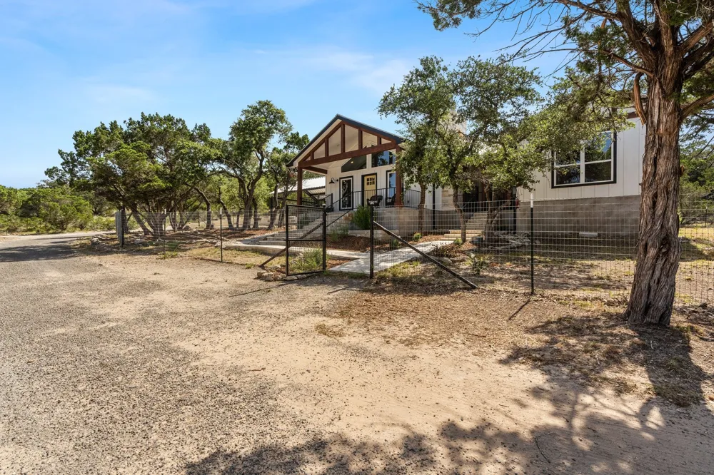 631 Lakeside Drive Wimberley, TX 78676