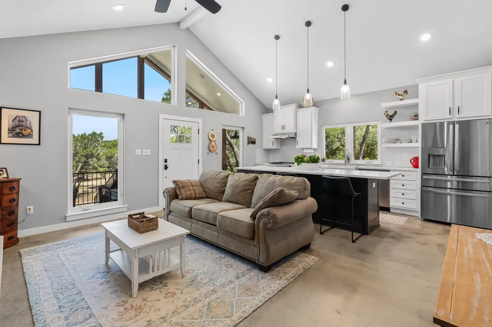631 Lakeside Drive Wimberley, TX 78676
