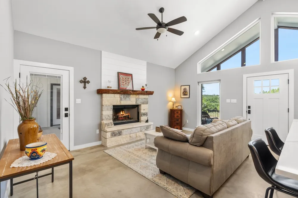 631 Lakeside Drive Wimberley, TX 78676