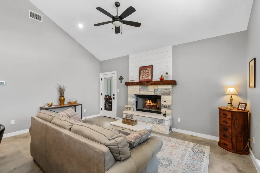 631 Lakeside Drive Wimberley, TX 78676