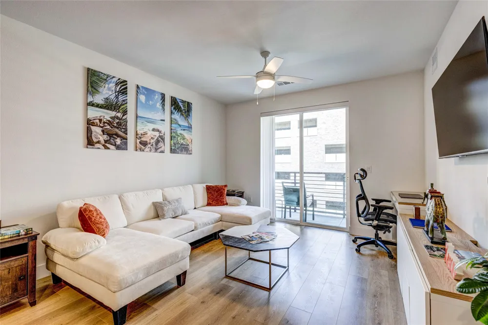 1701 Simond Avenue #301 Austin, TX 78723