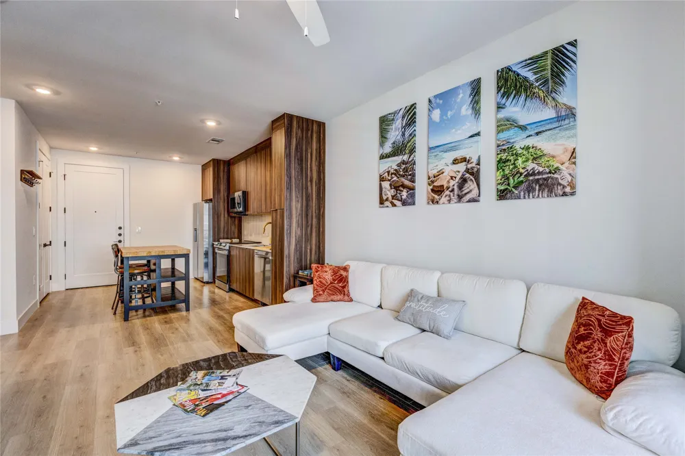 1701 Simond Avenue #301 Austin, TX 78723