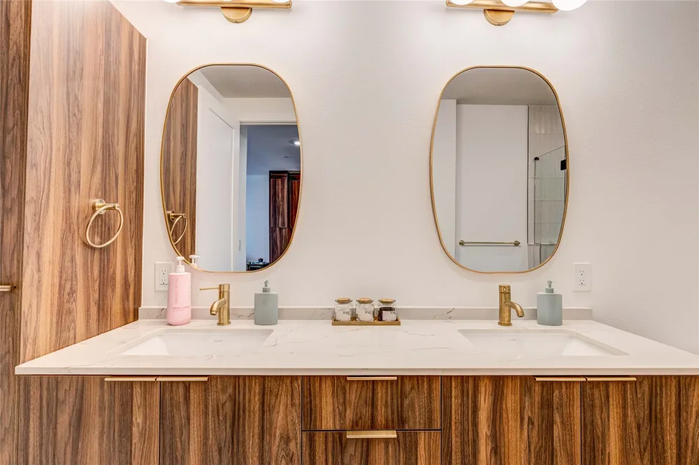 1701 Simond Avenue #301 Austin, TX 78723