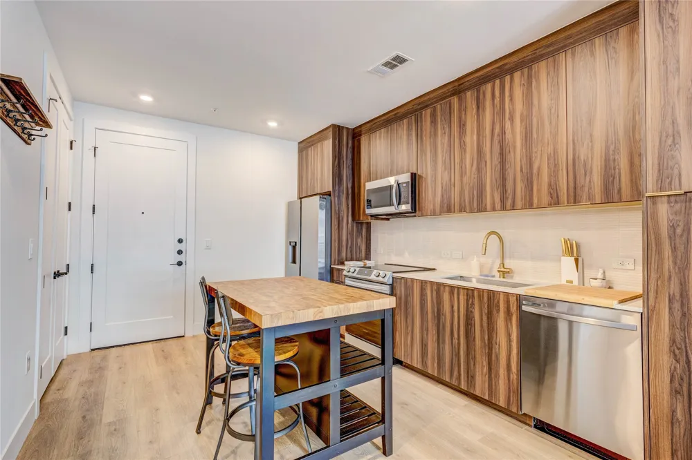 1701 Simond Avenue #301 Austin, TX 78723