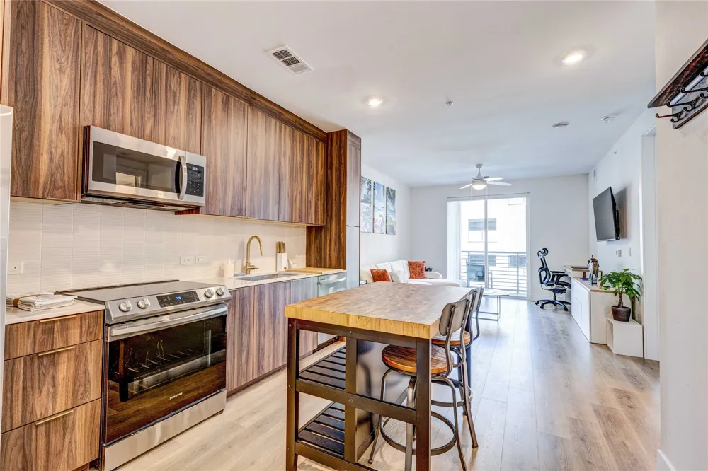 1701 Simond Avenue #301 Austin, TX 78723