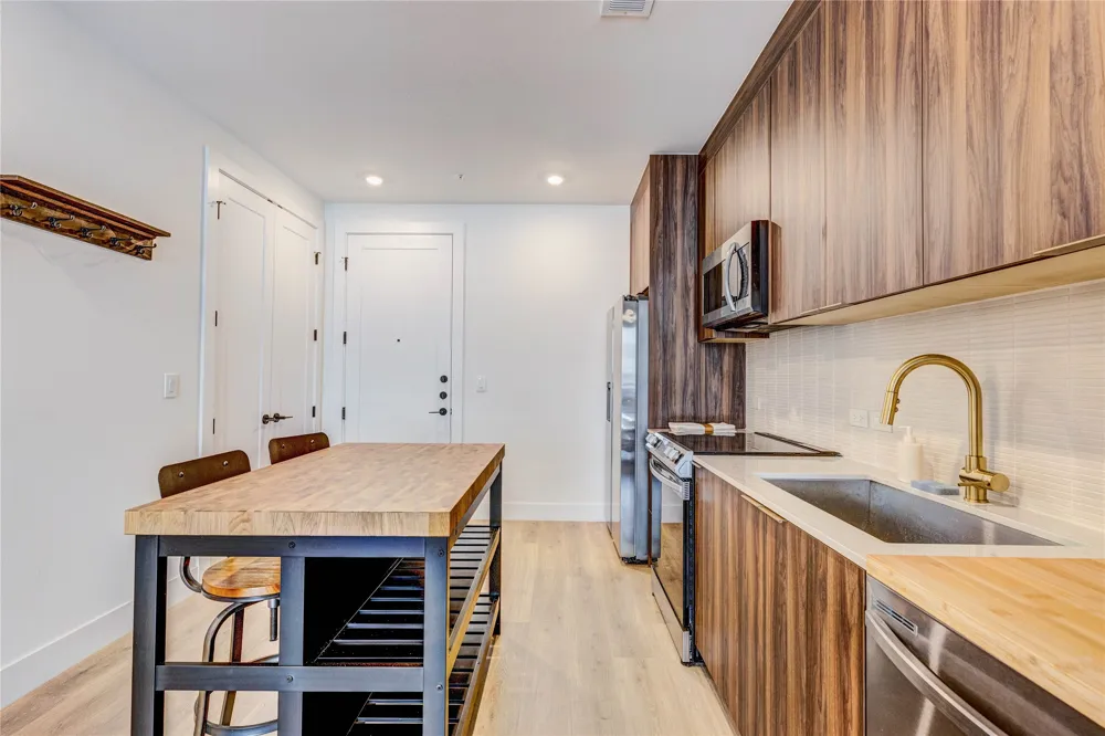 1701 Simond Avenue #301 Austin, TX 78723