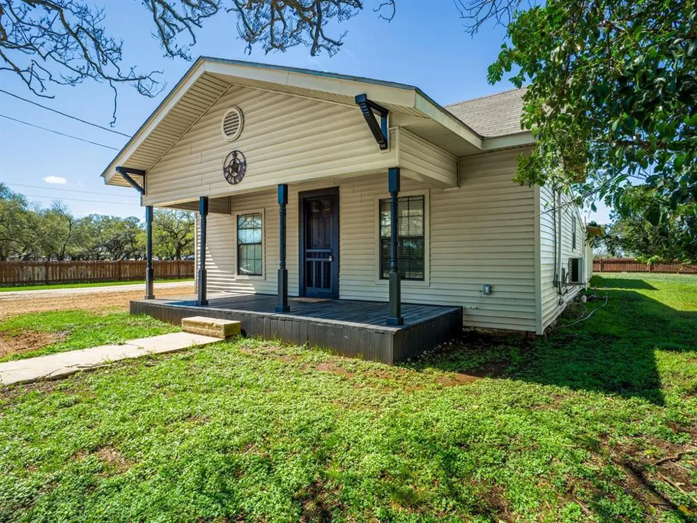 103 Avenue Q Avenue Johnson City, TX 78636