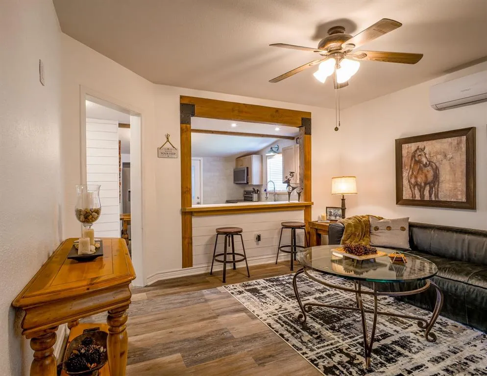 103 Avenue Q Avenue Johnson City, TX 78636