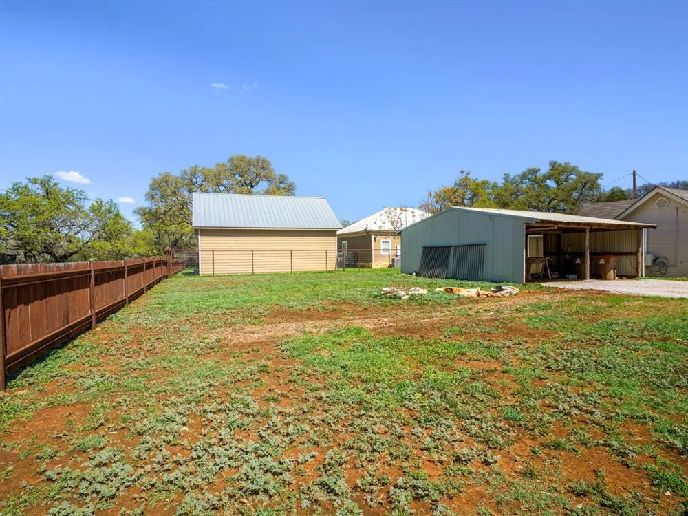 103 Avenue Q Avenue Johnson City, TX 78636