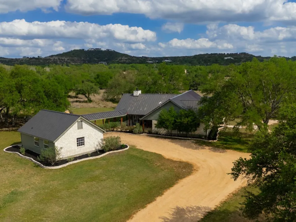 294 Hidden Creek Drive Dripping Springs, TX 78620