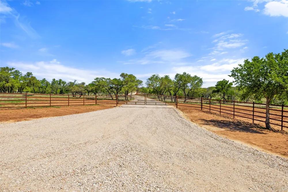 365 Gipson Rd Johnson City, TX 78636
