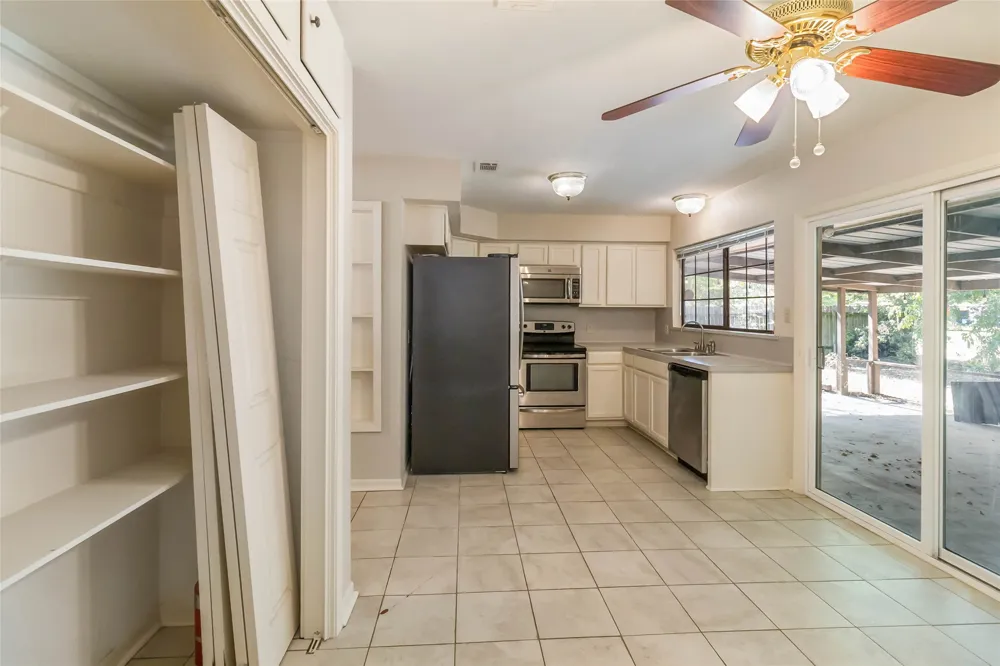 757 Main Street La Grange, TX 78945