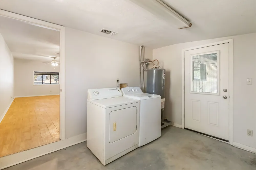 757 Main Street La Grange, TX 78945