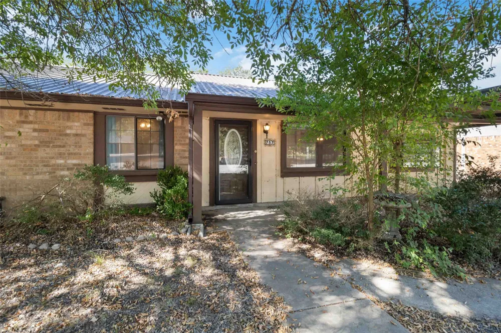 757 Main Street La Grange, TX 78945