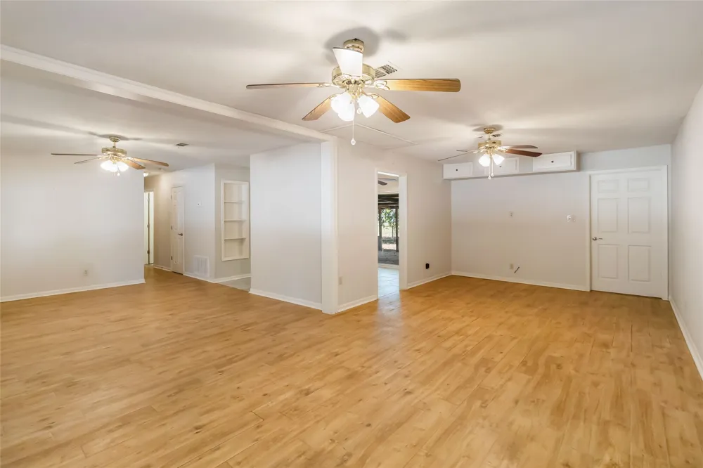 757 Main Street La Grange, TX 78945