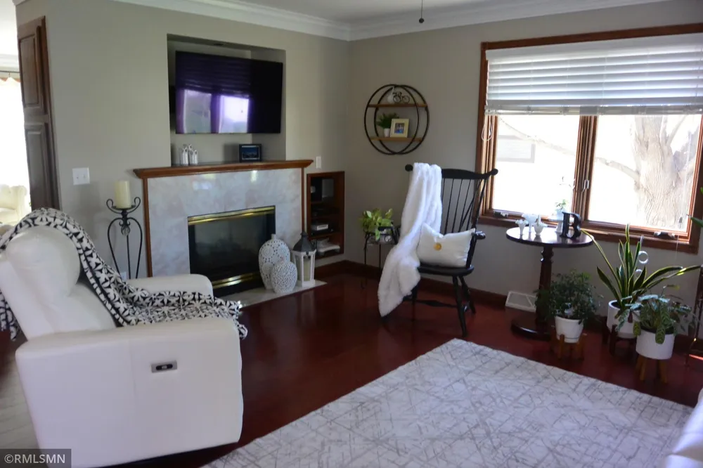 201 Douglas Drive Glencoe, MN 55336