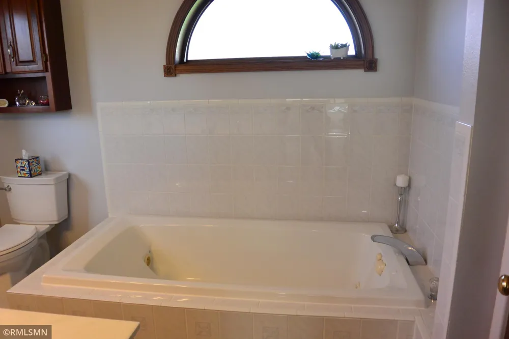 201 Douglas Drive Glencoe, MN 55336