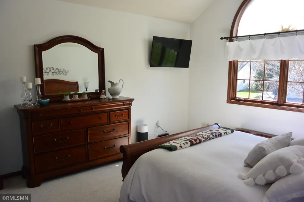201 Douglas Drive Glencoe, MN 55336