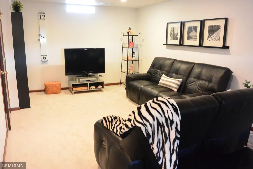 201 Douglas Drive Glencoe, MN 55336