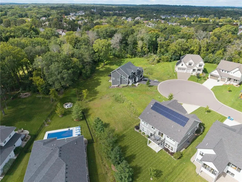 11732 Azure Circle Inver Grove Heights, MN 55077
