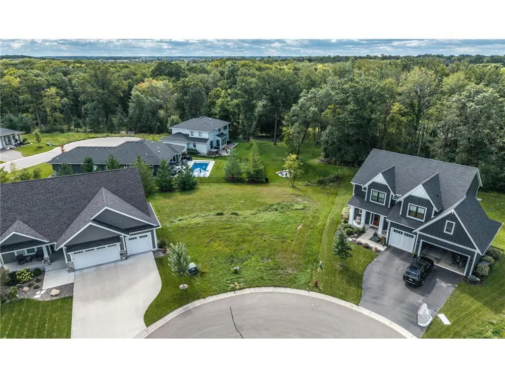 11732 Azure Circle Inver Grove Heights, MN 55077