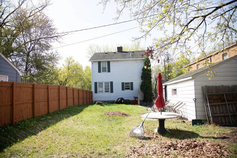 1453 7th Street E Saint Paul, MN 55106