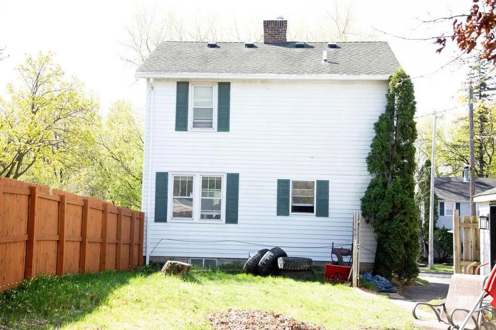 1453 7th Street E Saint Paul, MN 55106