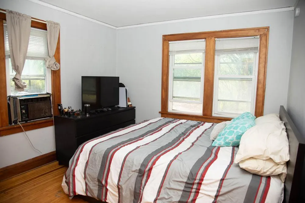 1453 7th Street E Saint Paul, MN 55106