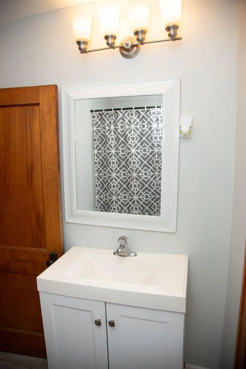 1453 7th Street E Saint Paul, MN 55106