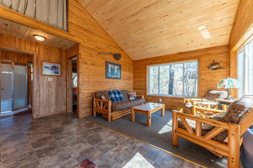 5327 Pine Island Tower, MN 55790
