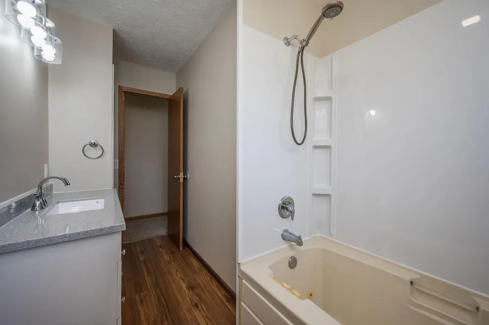 1721 Bantom Place Worthington, MN 56187