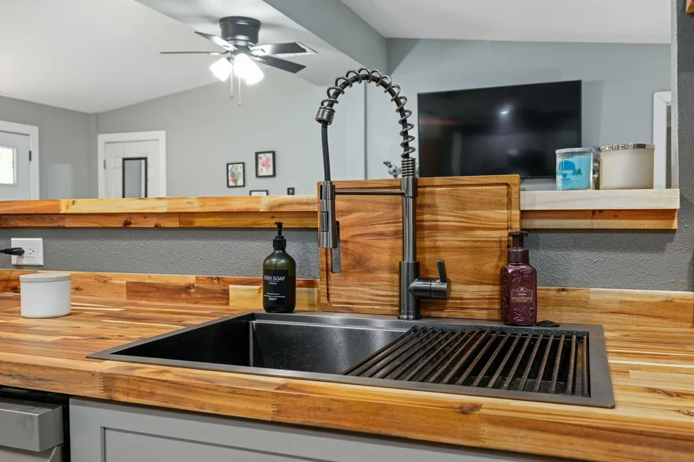 904 W Harrison Avenue Port O Connor, TX 77982