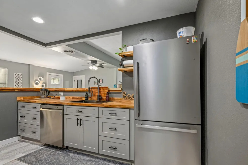 904 W Harrison Avenue Port O Connor, TX 77982