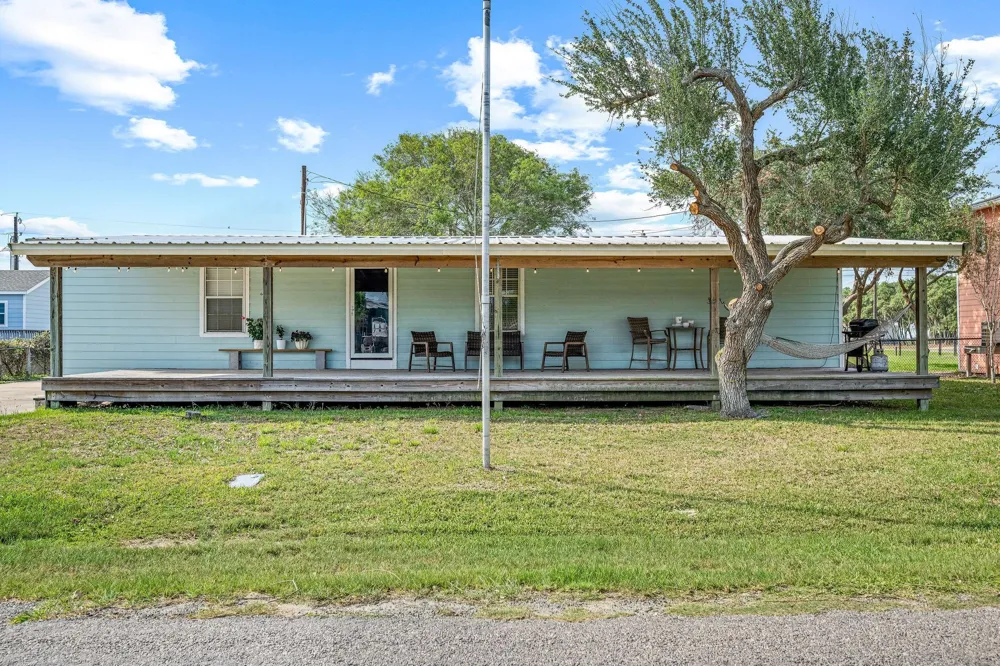 904 W Harrison Avenue Port O Connor, TX 77982