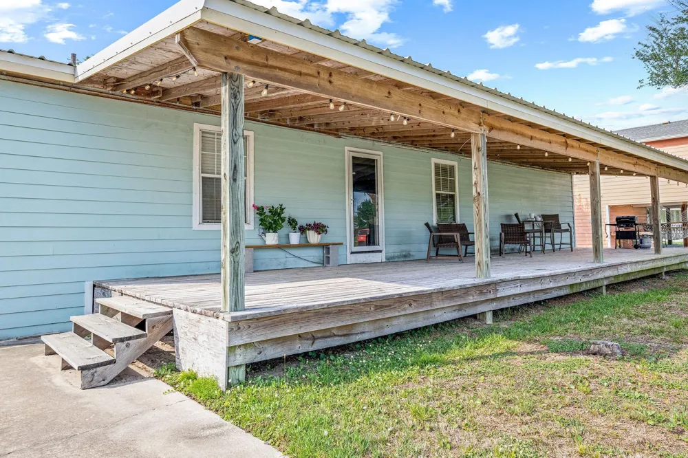 904 W Harrison Avenue Port O Connor, TX 77982