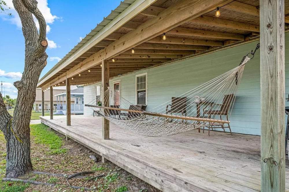 904 W Harrison Avenue Port O Connor, TX 77982