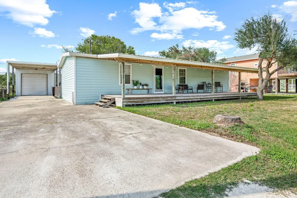 904 W Harrison Avenue Port O Connor, TX 77982