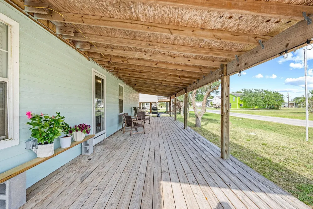 904 W Harrison Avenue Port O Connor, TX 77982