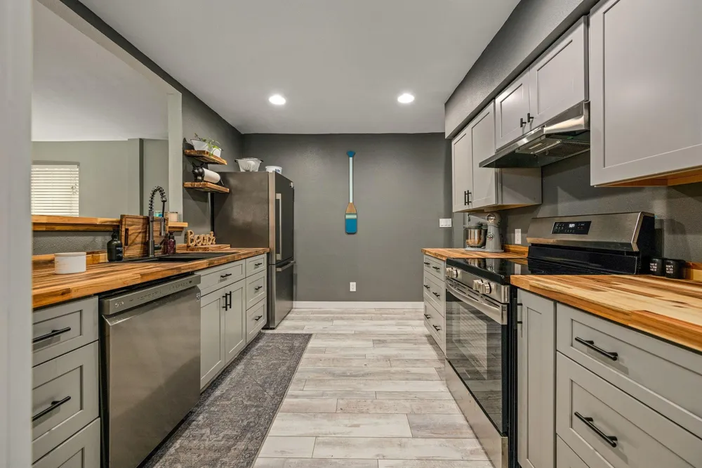 904 W Harrison Avenue Port O Connor, TX 77982