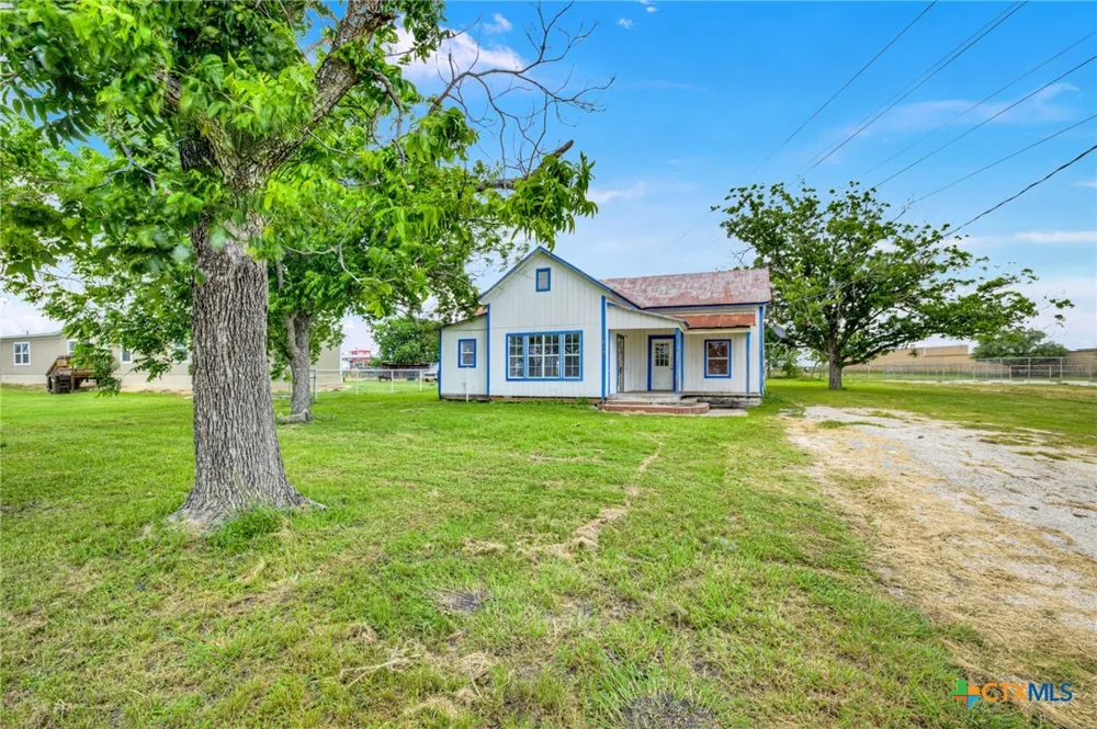 517 Center St Marion, TX 78124