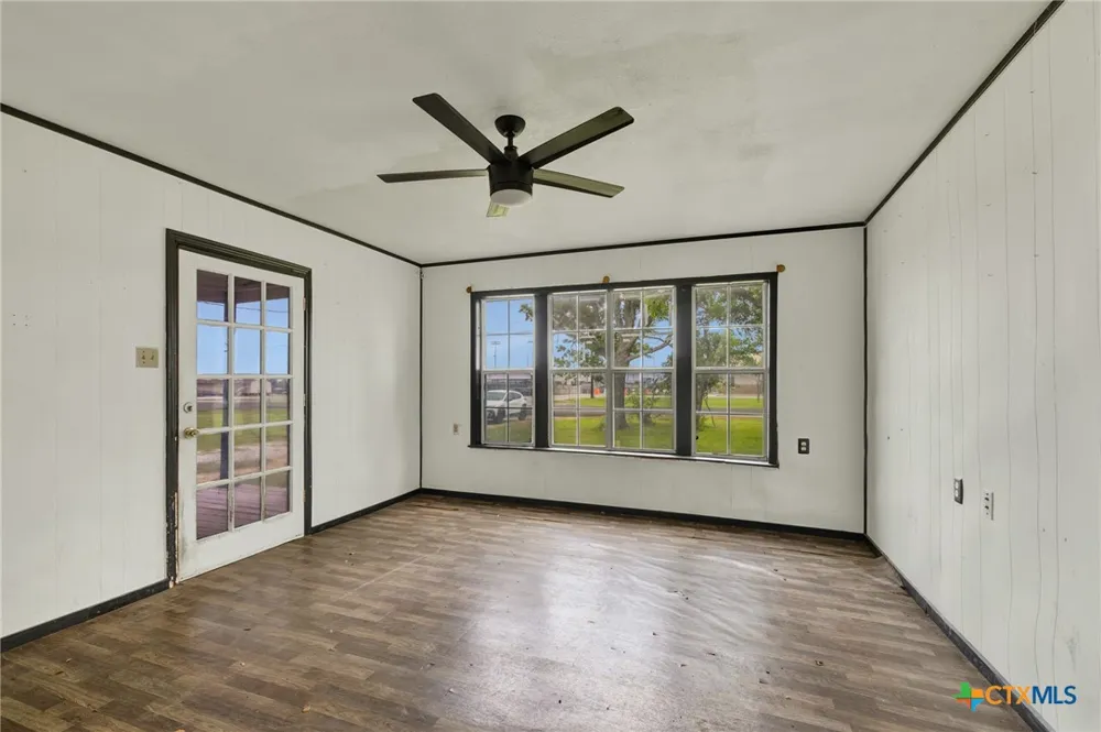 517 Center St Marion, TX 78124