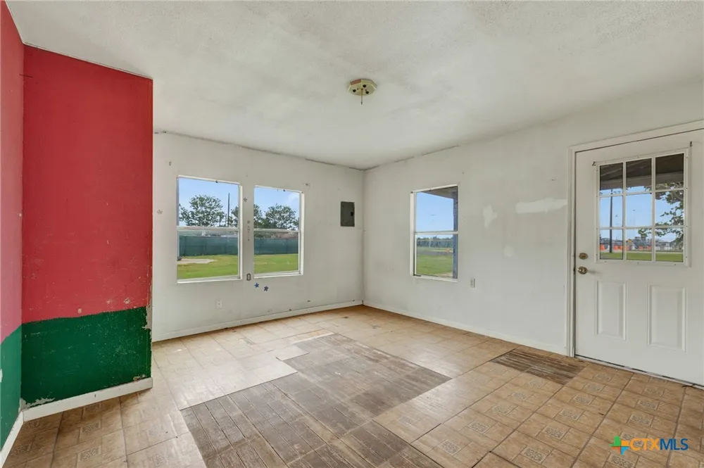 517 Center St Marion, TX 78124