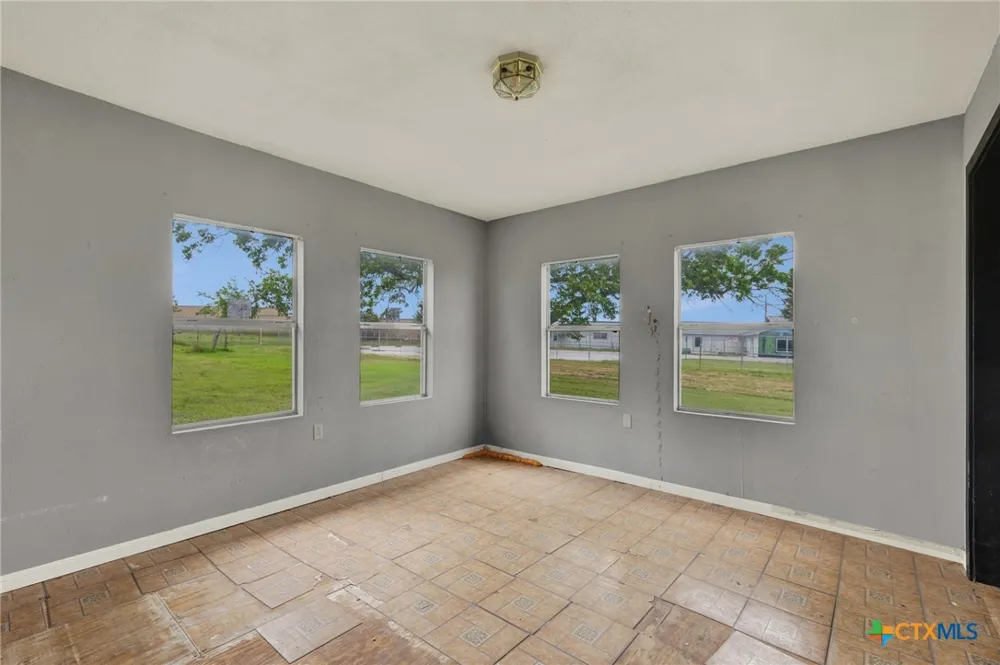 517 Center St Marion, TX 78124