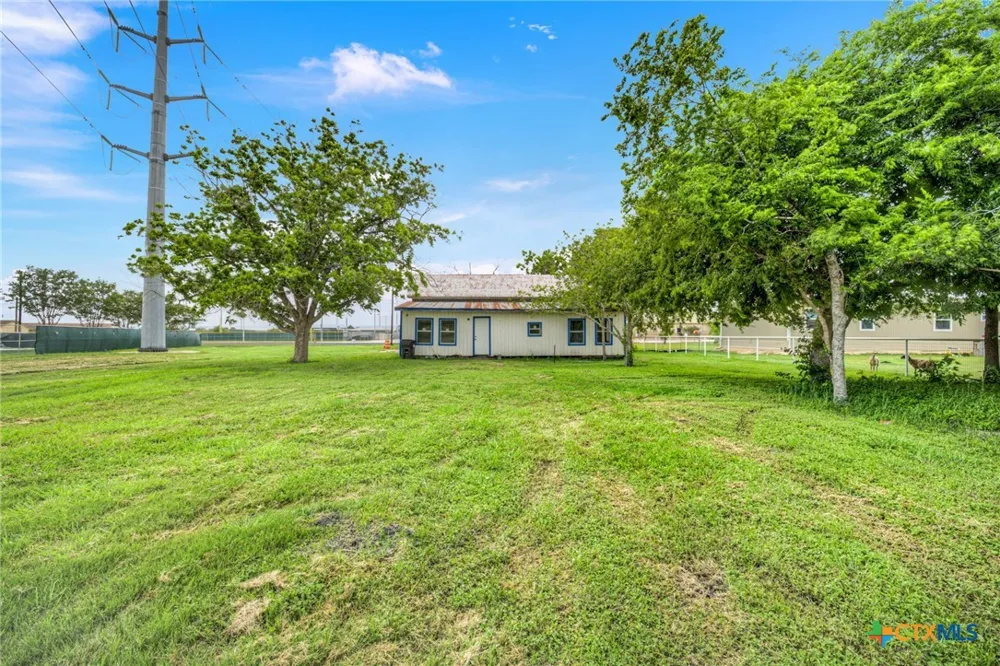 517 Center St Marion, TX 78124