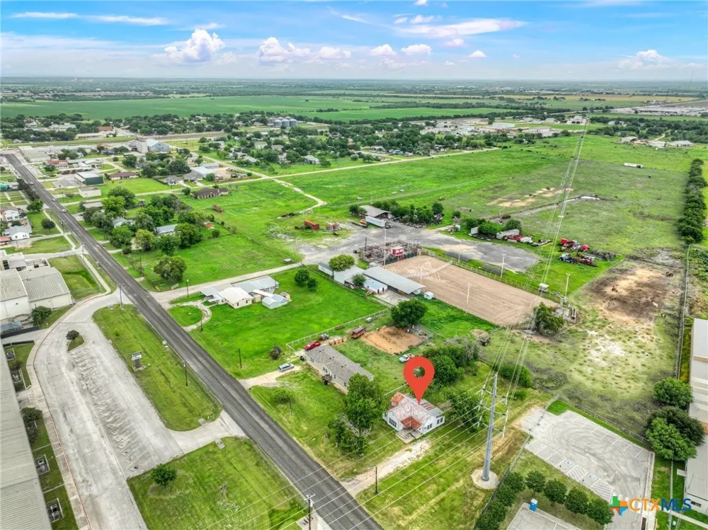 517 Center St Marion, TX 78124