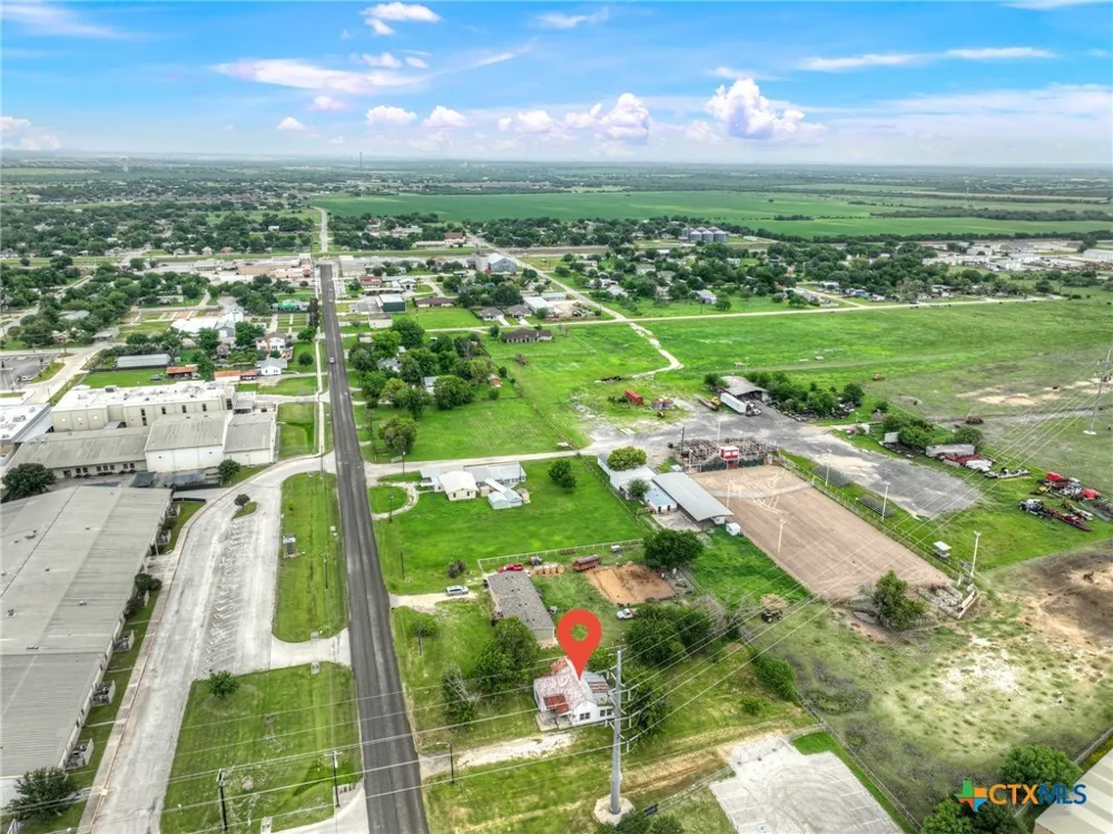 517 Center St Marion, TX 78124