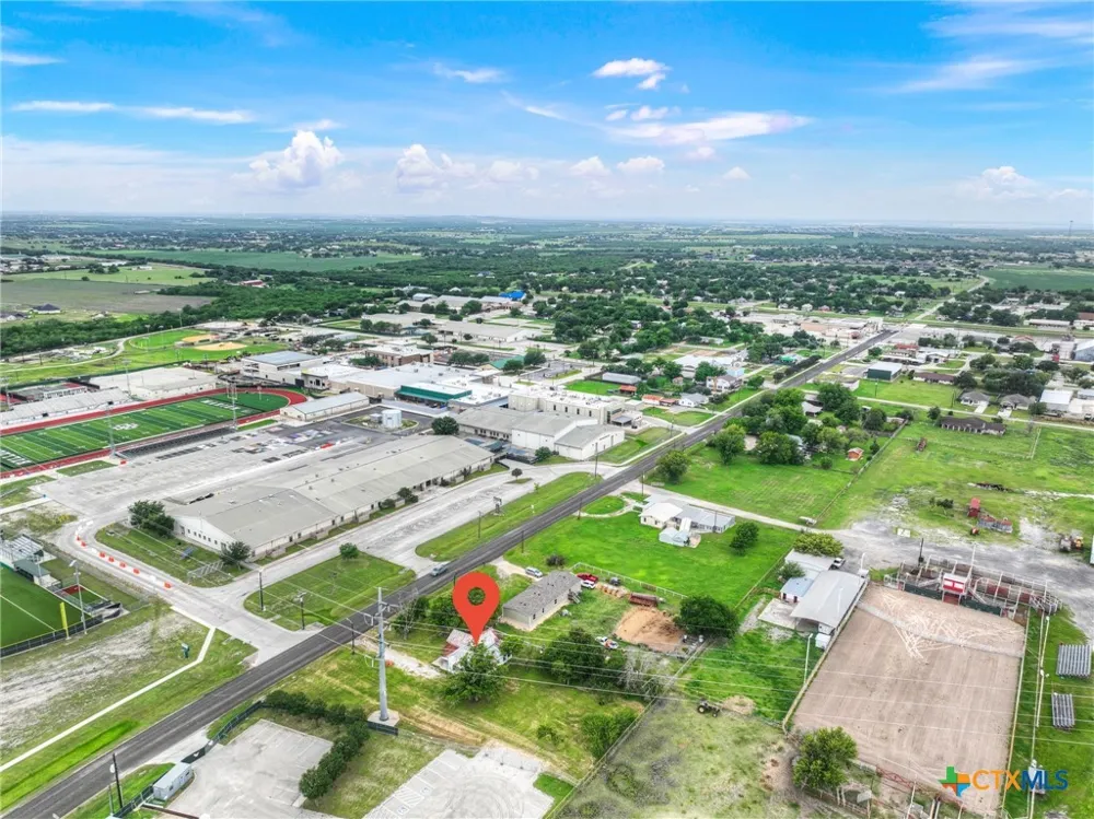 517 Center St Marion, TX 78124