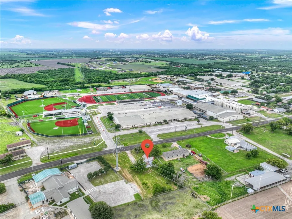 517 Center St Marion, TX 78124