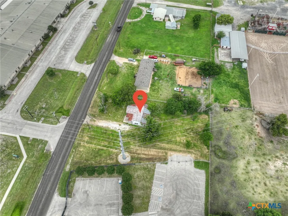 517 Center St Marion, TX 78124